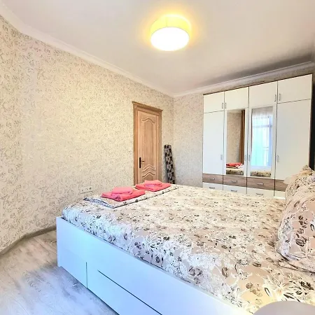 Sunrise Dreams With Free Parking דירה