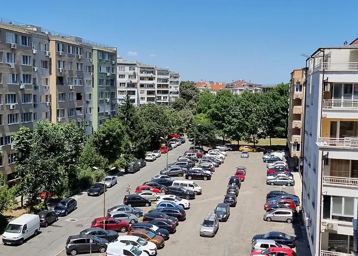 Sunrise Dreams With Free Parking شقة بورغاس